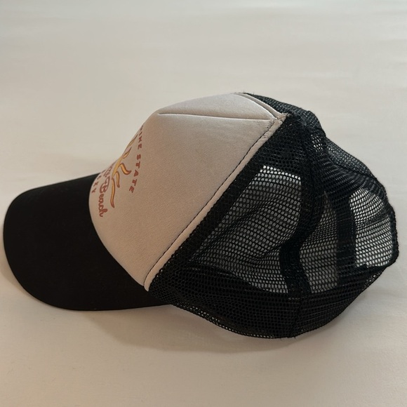 WOT Roxy ‘The Sunshine State Miami Beach Trucker Hat’ in Black & White OS - Picture 7 of 9
